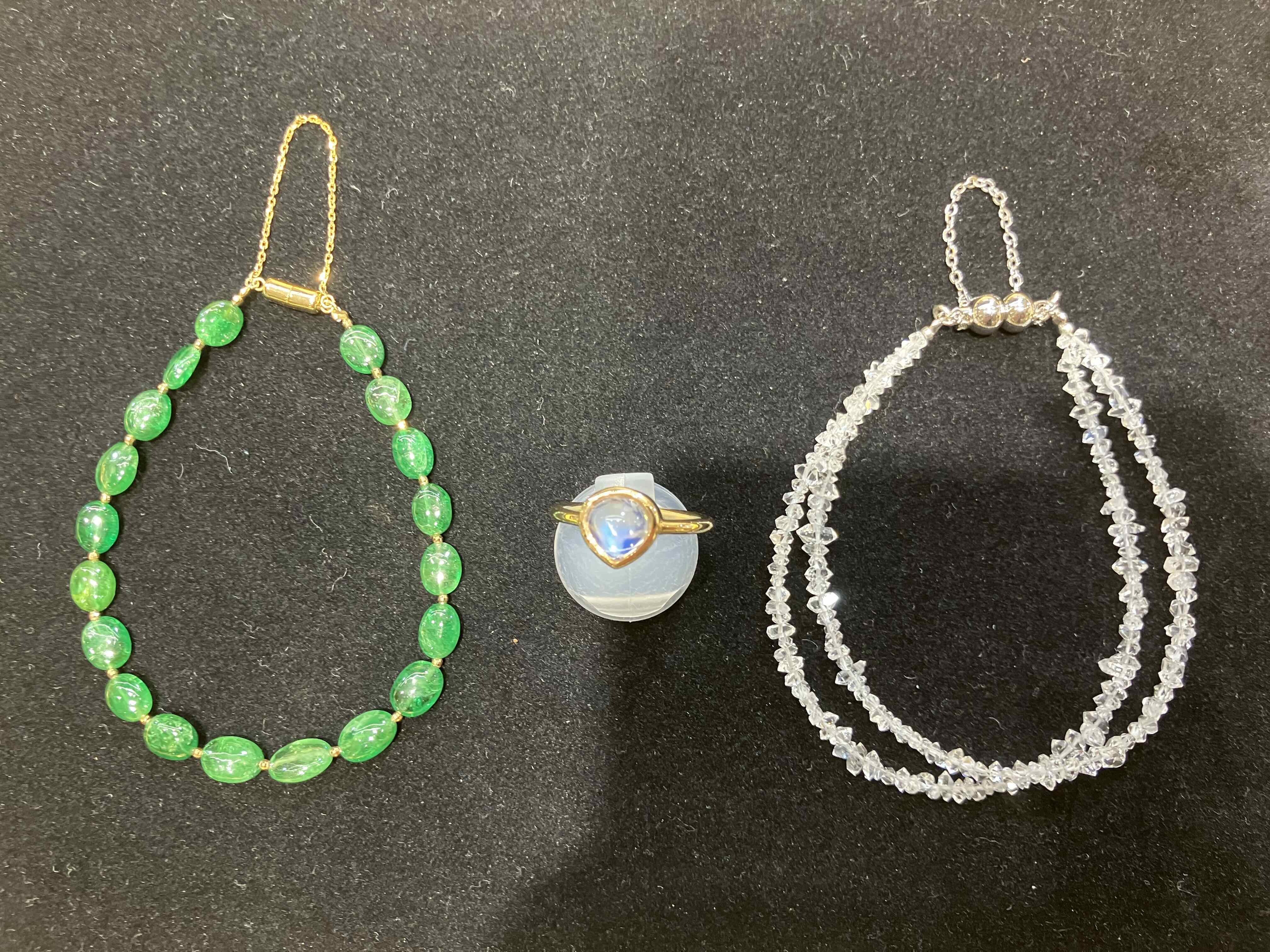 自らの足でアジアを歩き探し求めた天然石を使用したハンドメイドアクセサリー〈土師 義博　天然石創作アクセサリー展〉