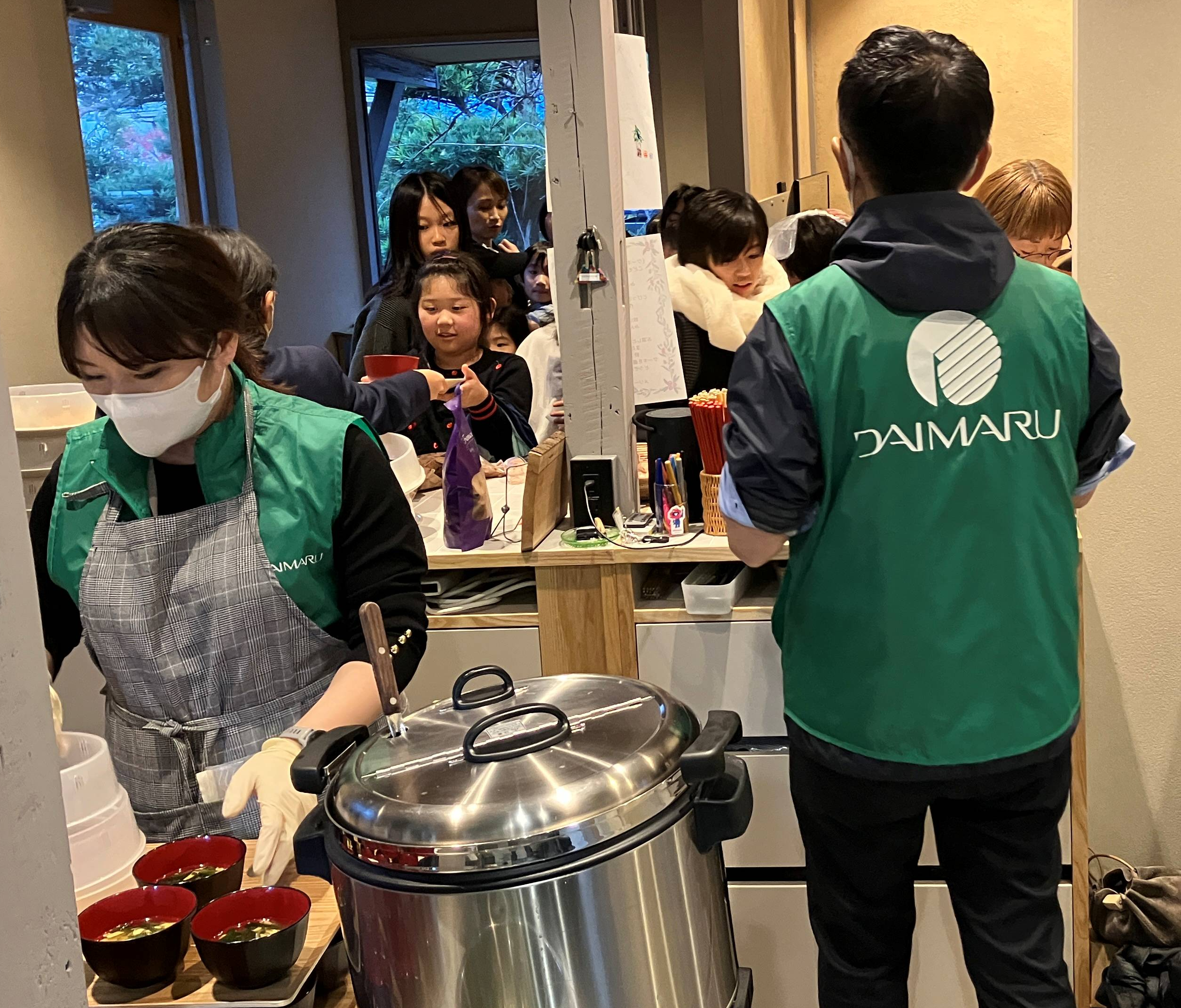 子ども食堂CIRCLEへの社会貢献活動～クリスマスの喜びを届ける取り組み～