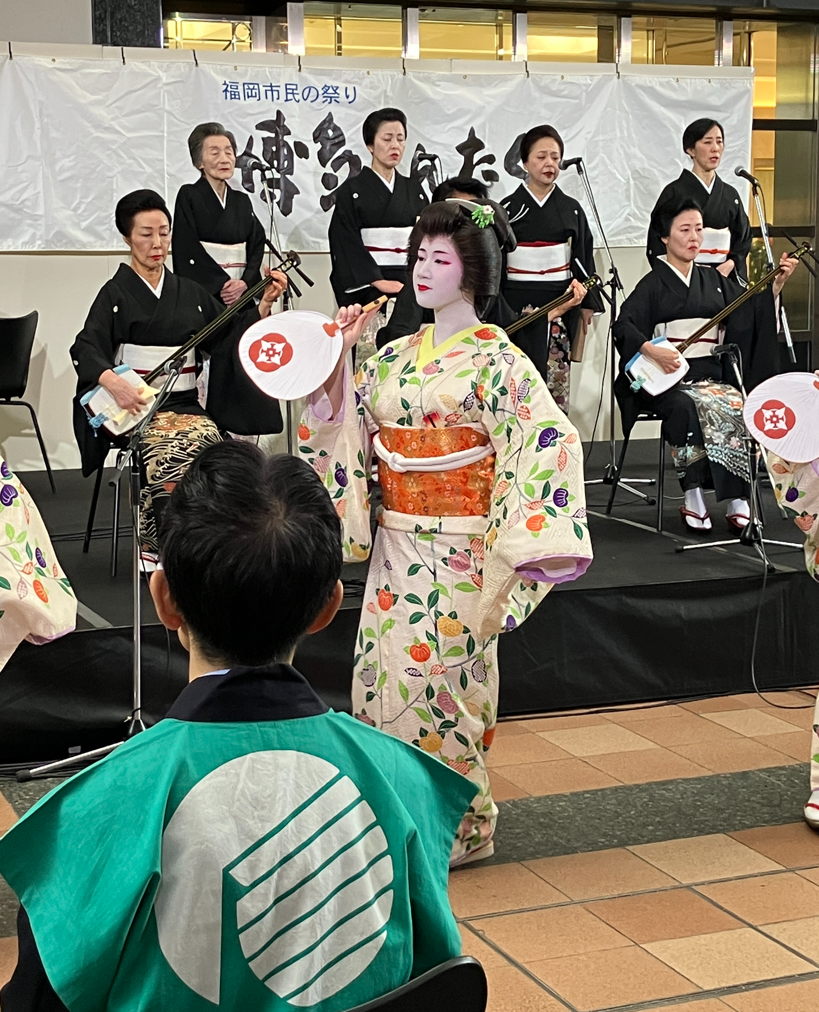 博多大丸にどんたく隊の皆さまが表敬訪問にお越しくださいました