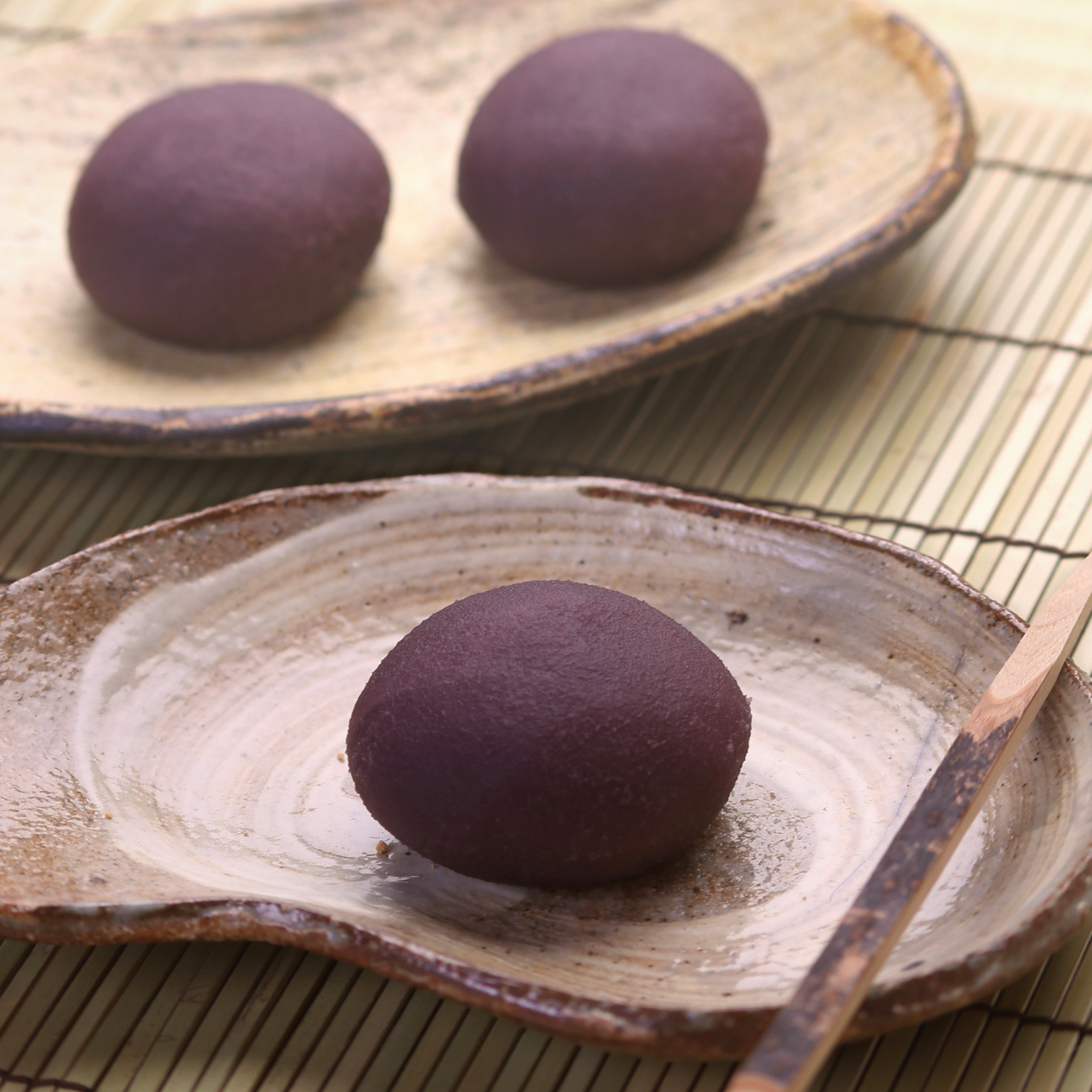【叶 匠壽庵】邪気を払う小豆の赤…「土用餅」