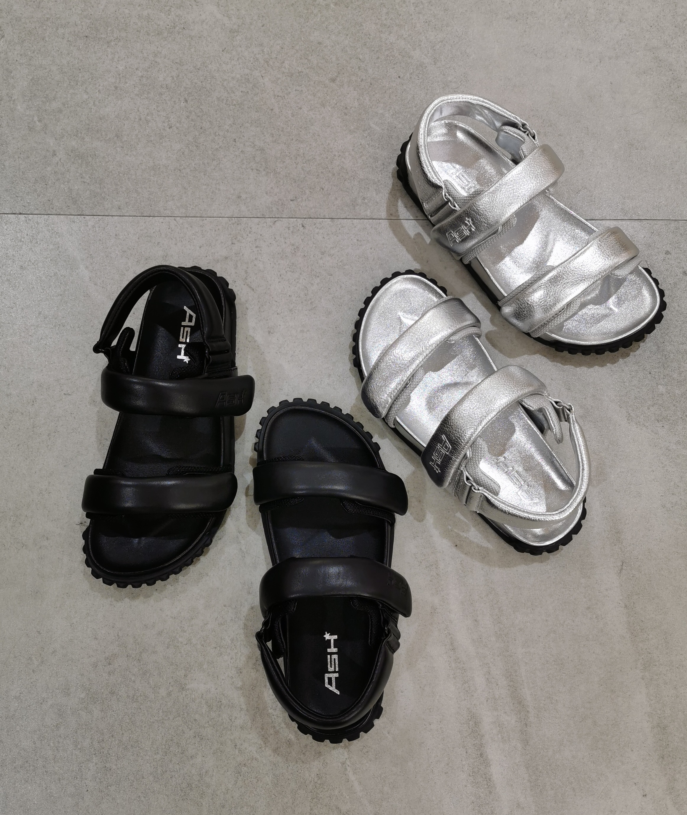 アッシュ❇️注目の🆕サンダル