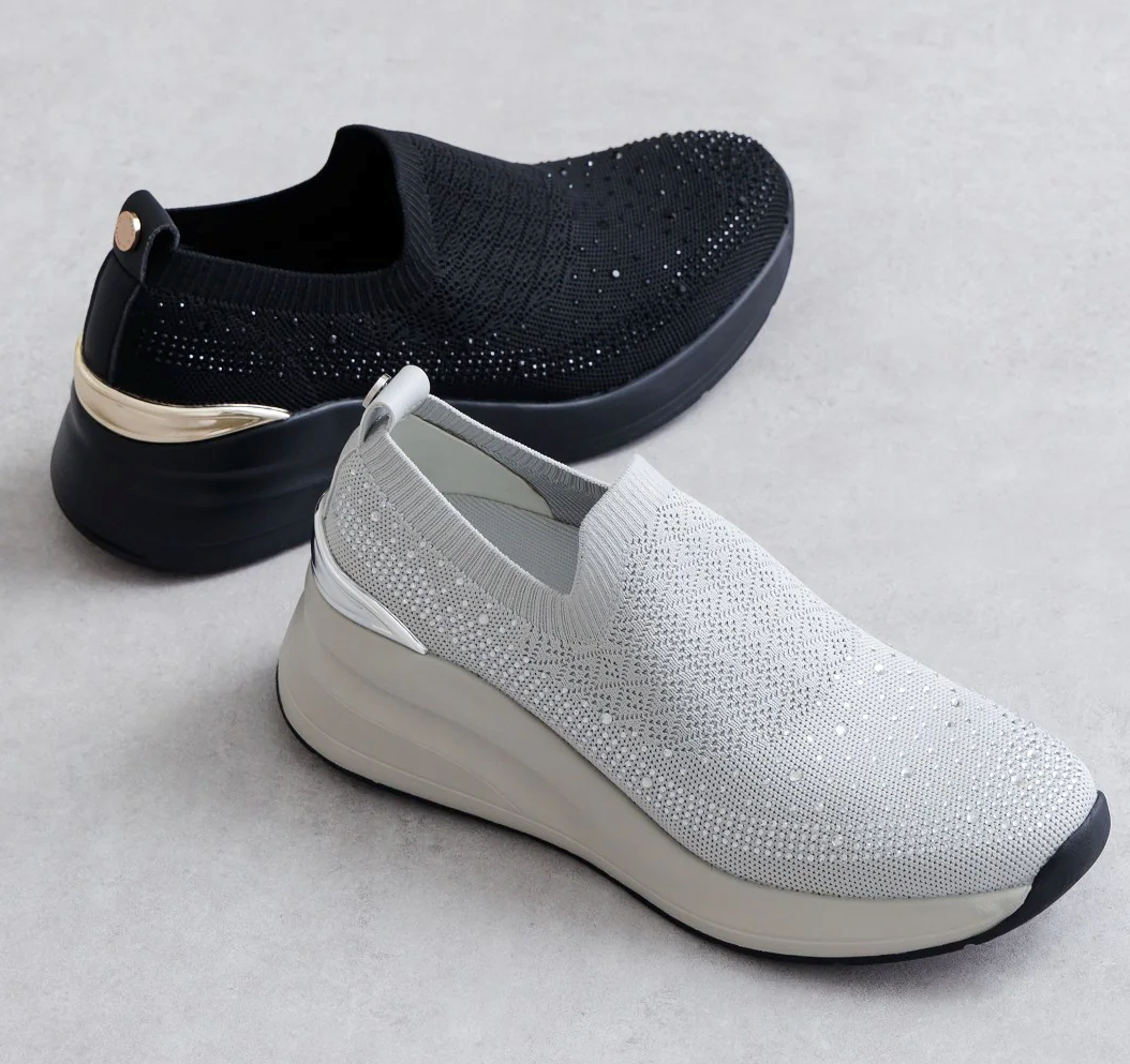 華やか軽やかニットスニーカー🌸