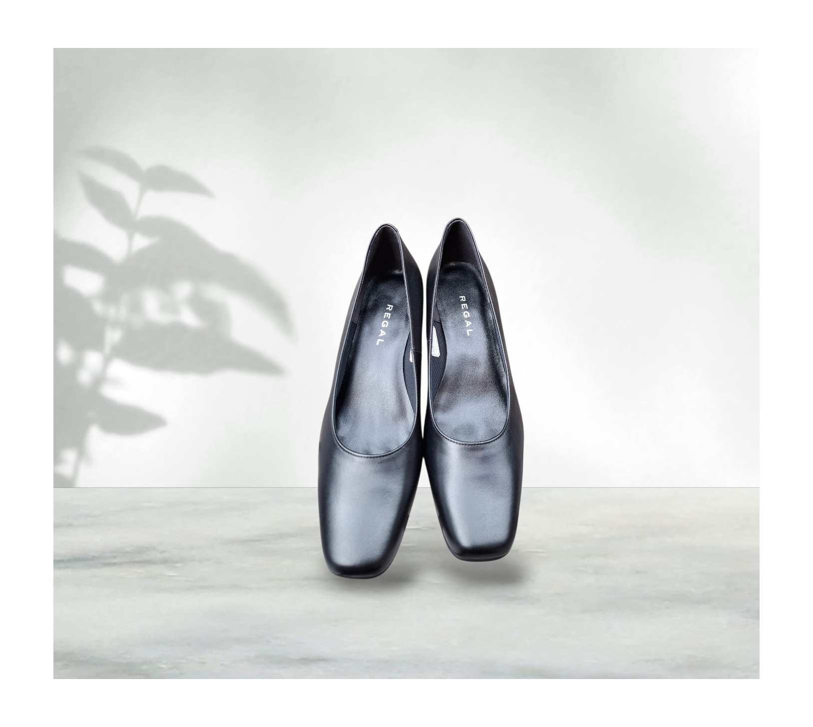 シンプルなブラックパンプス☆リーガル