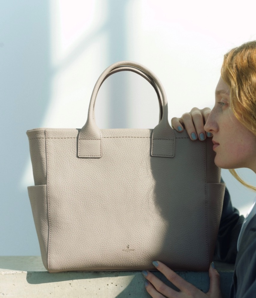 【PELLE BORSA】👜👛　new！柔らかな牛革素材の上品なトートバッグ