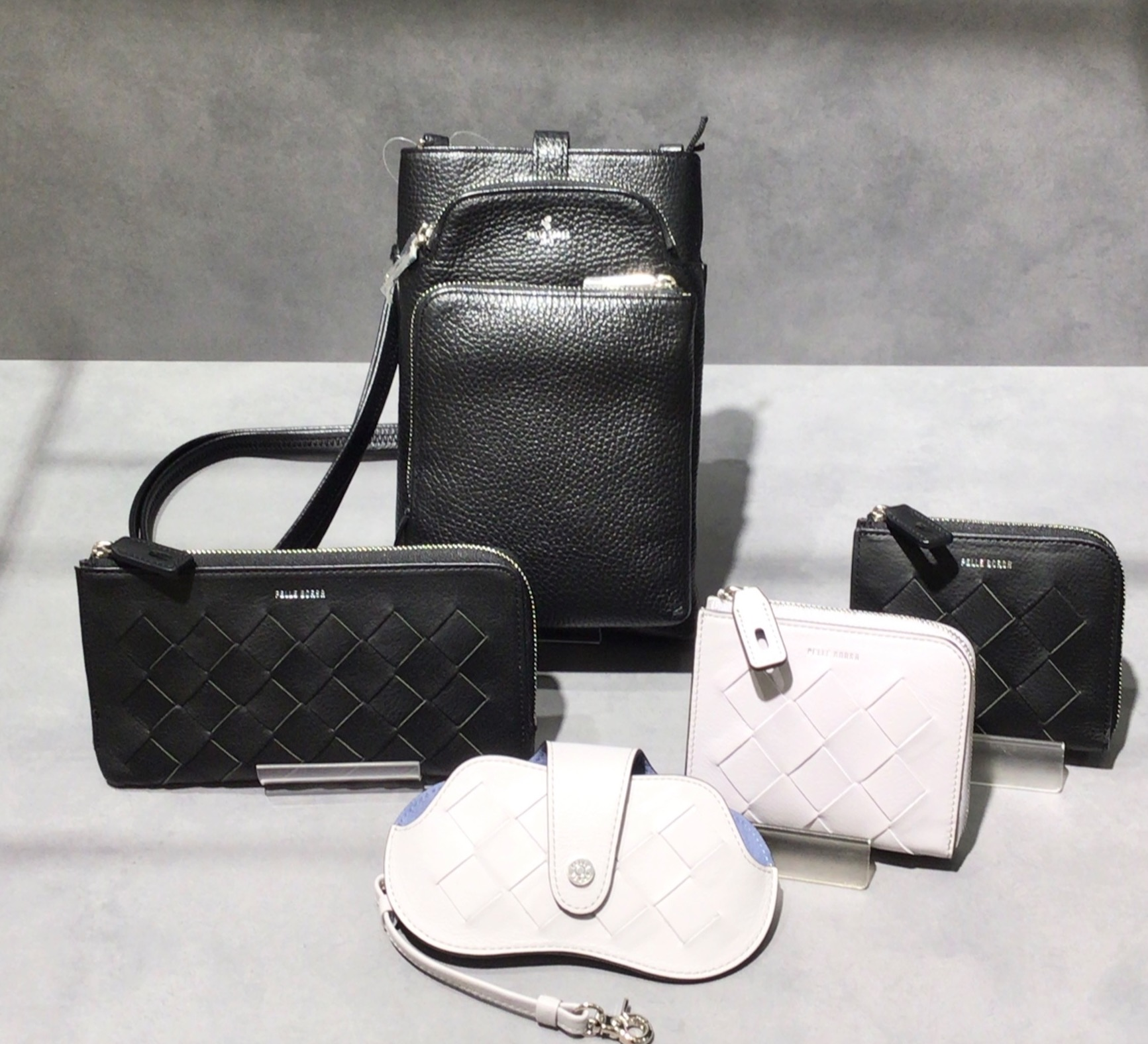 【PELLE BORSA】👜👛 父の日ギフト🎁こんな機能的なアイテムはいかが?