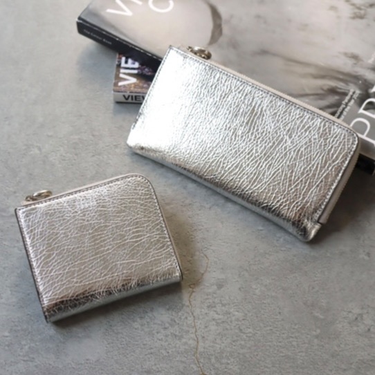 【PELLE BORSA】👜👛　new！キラキラ✨シルバーのコンパクト財布