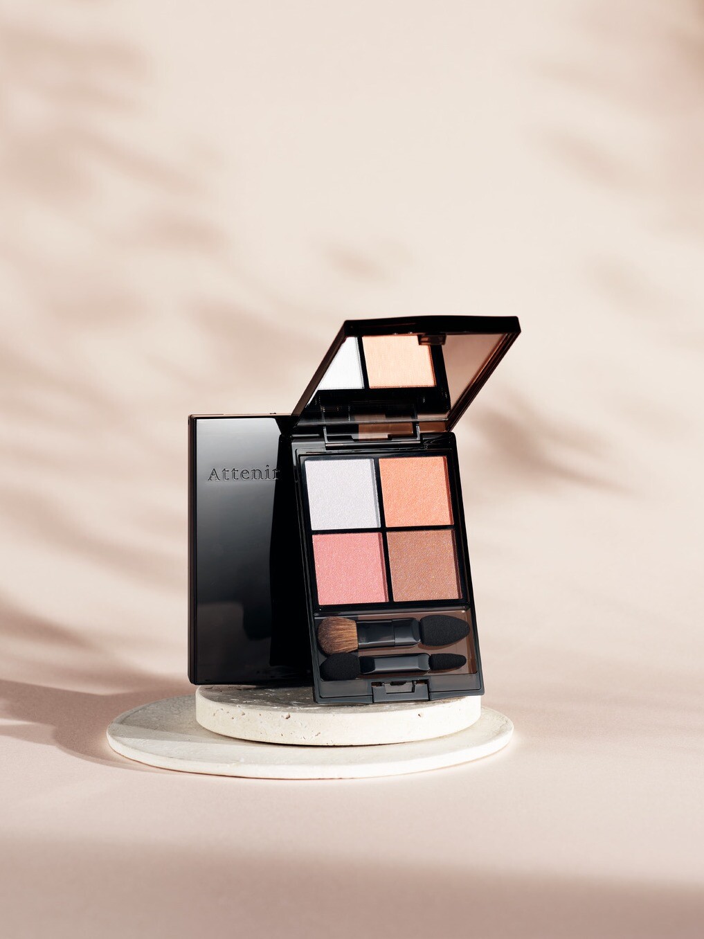 今だけの限定メイク♪目元を春色に🌸