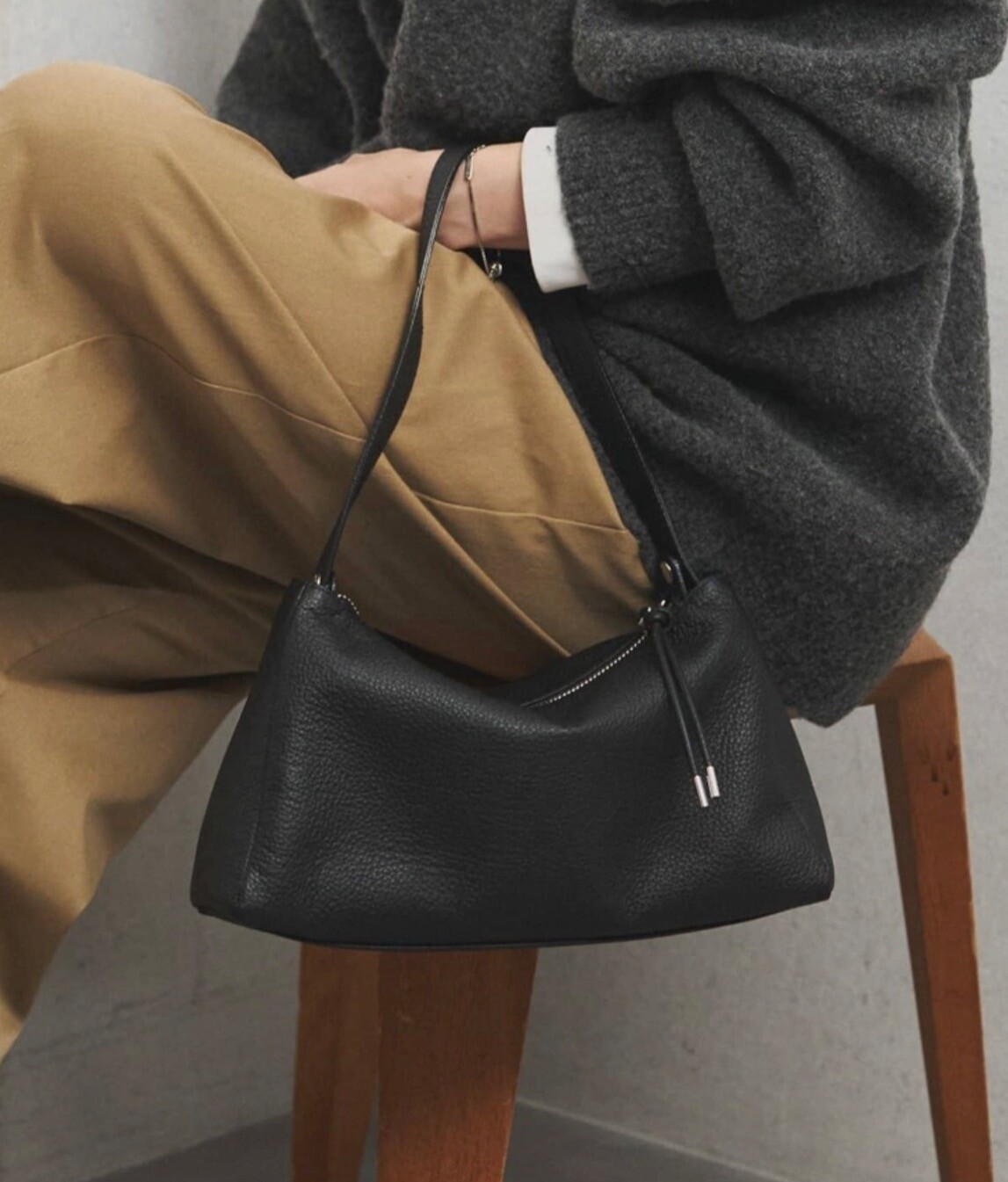 【ラシット】日常に寄り添い、装いをを引き立てる話題のショルダーバッグ
