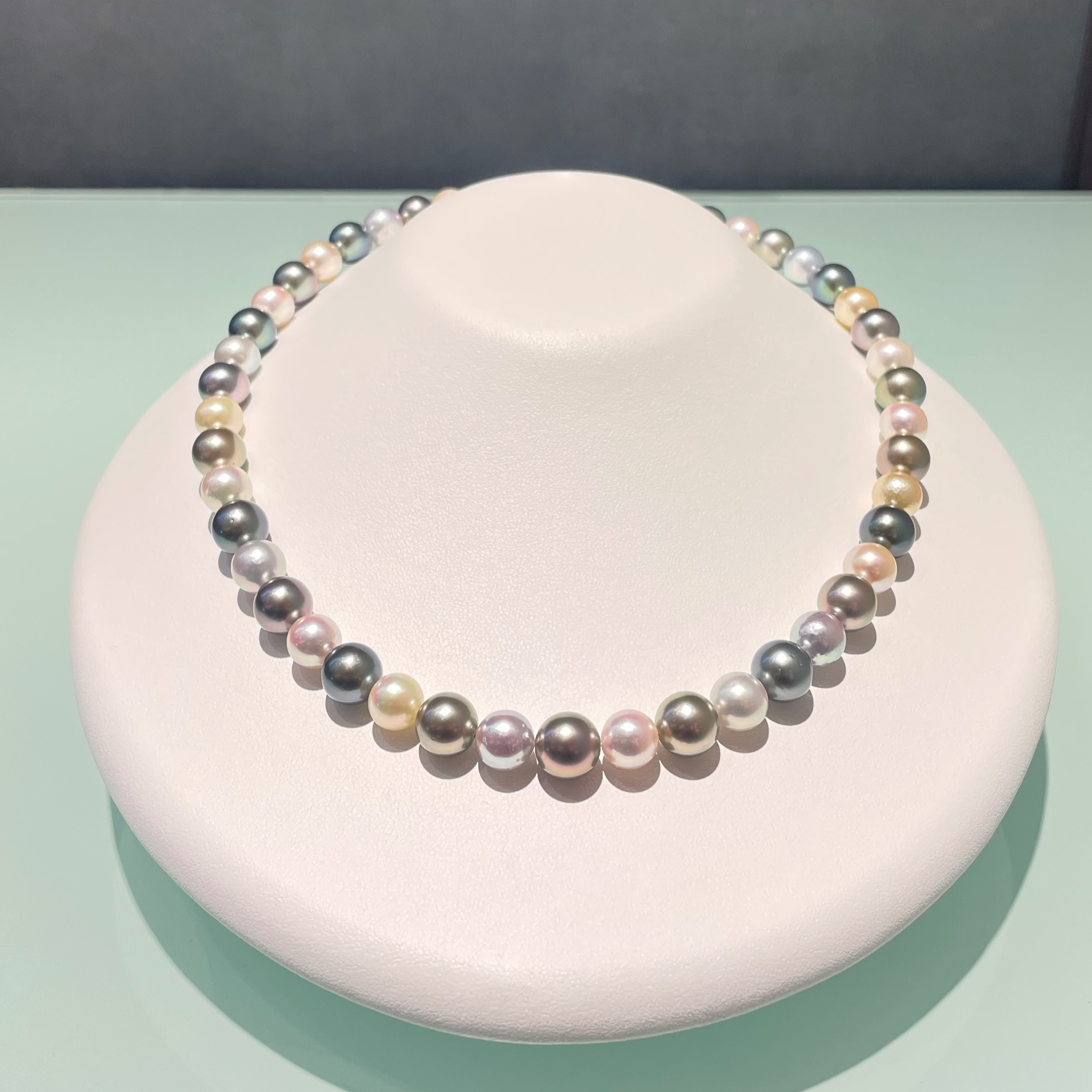 マルチカラーネックレス　年末のご案内🎍