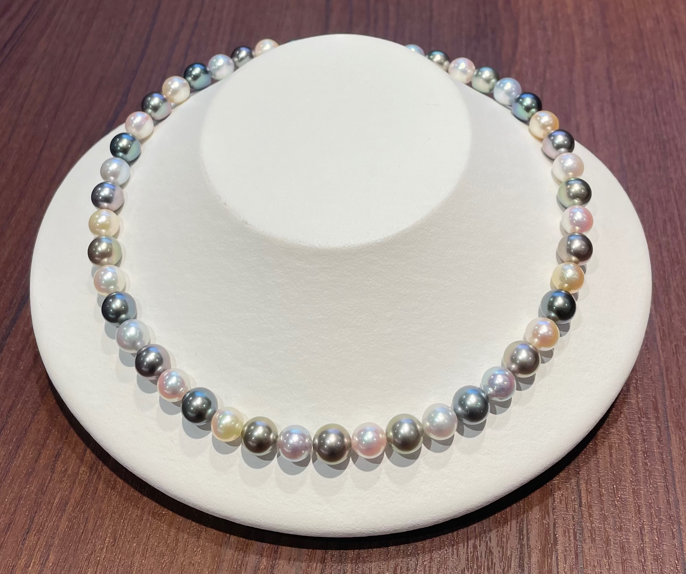 マルチカラーネックレスのご紹介✨