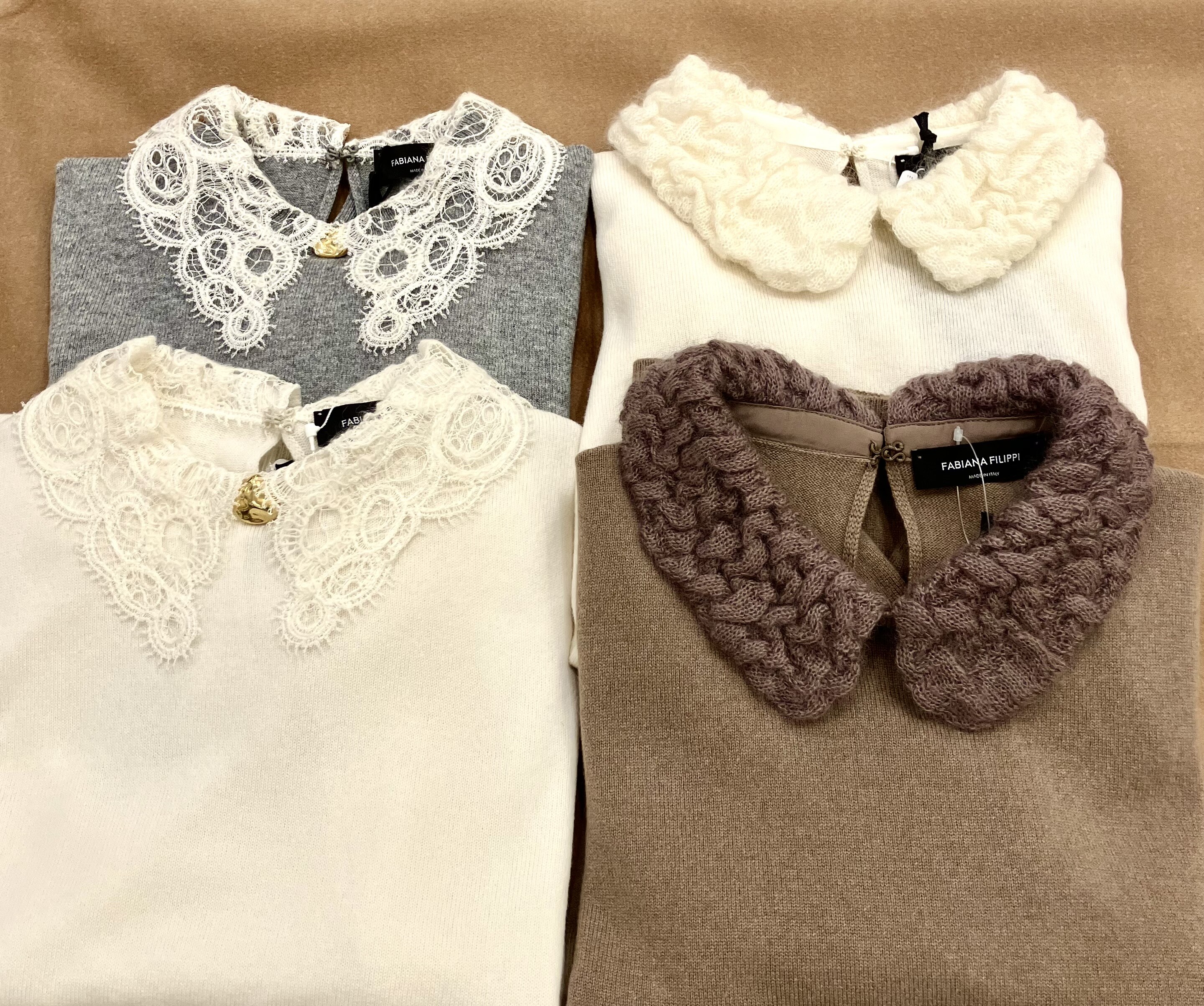 襟に注目👀ニット