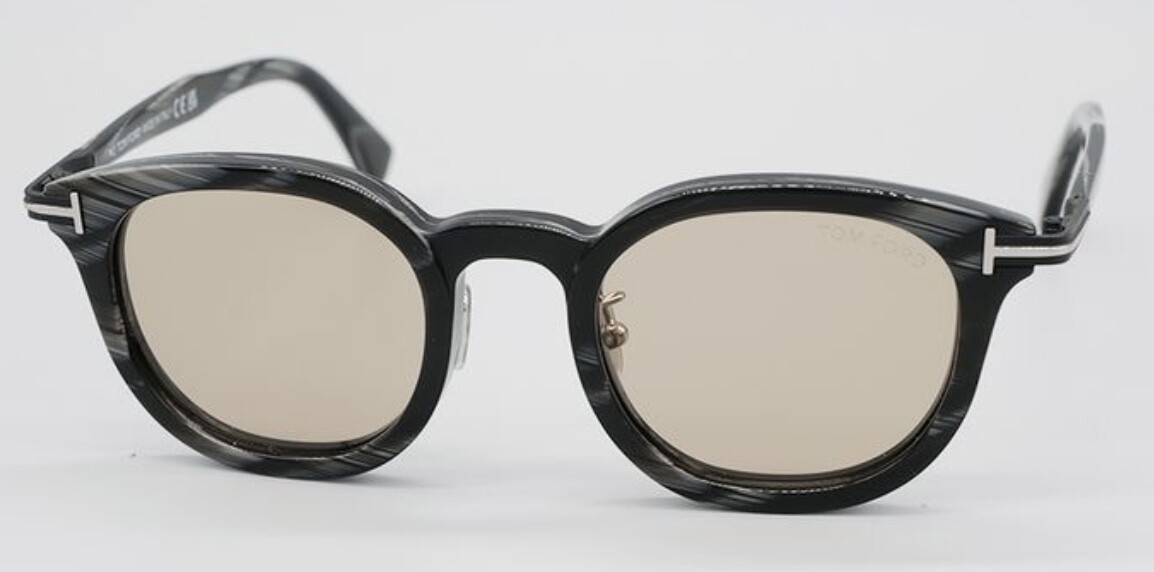 普段使いにもってこいなミニマムサングラス🕶️