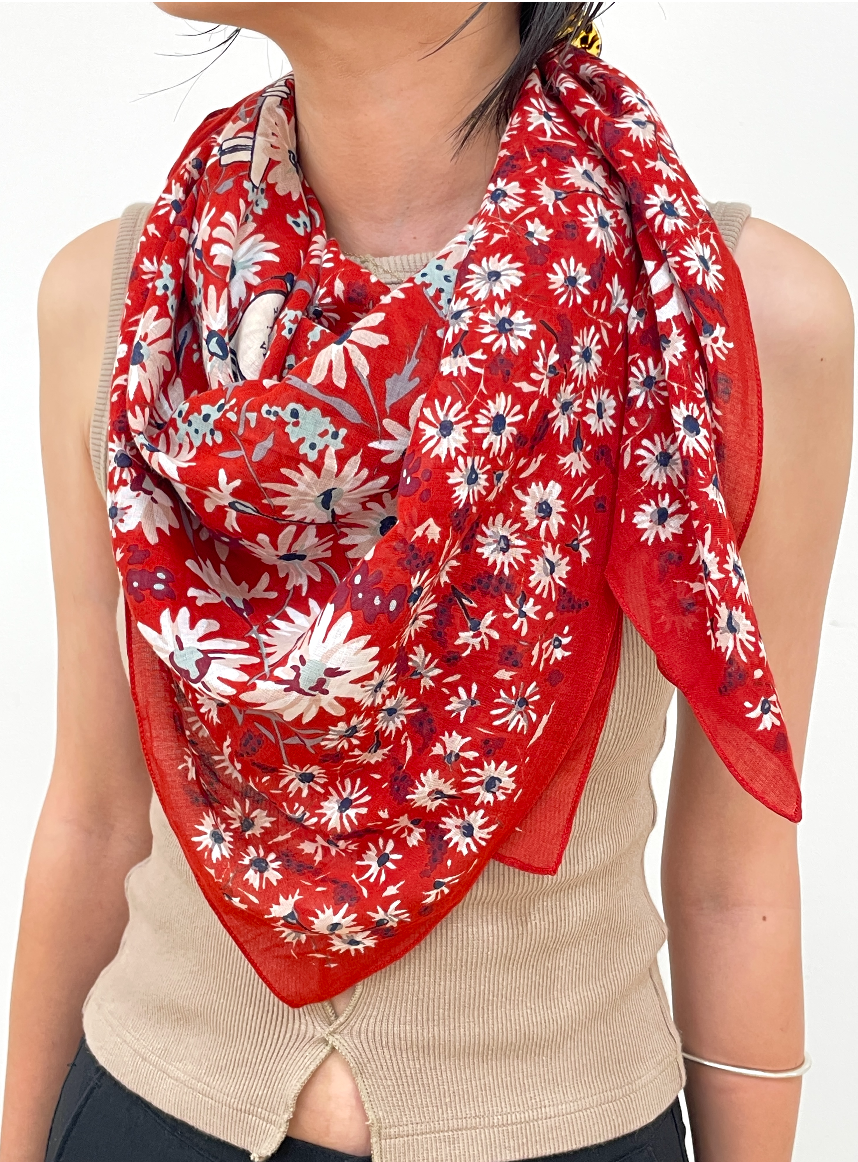 【アッシュ・ぺー・フランス】フランスよりスカーフが届きました♪