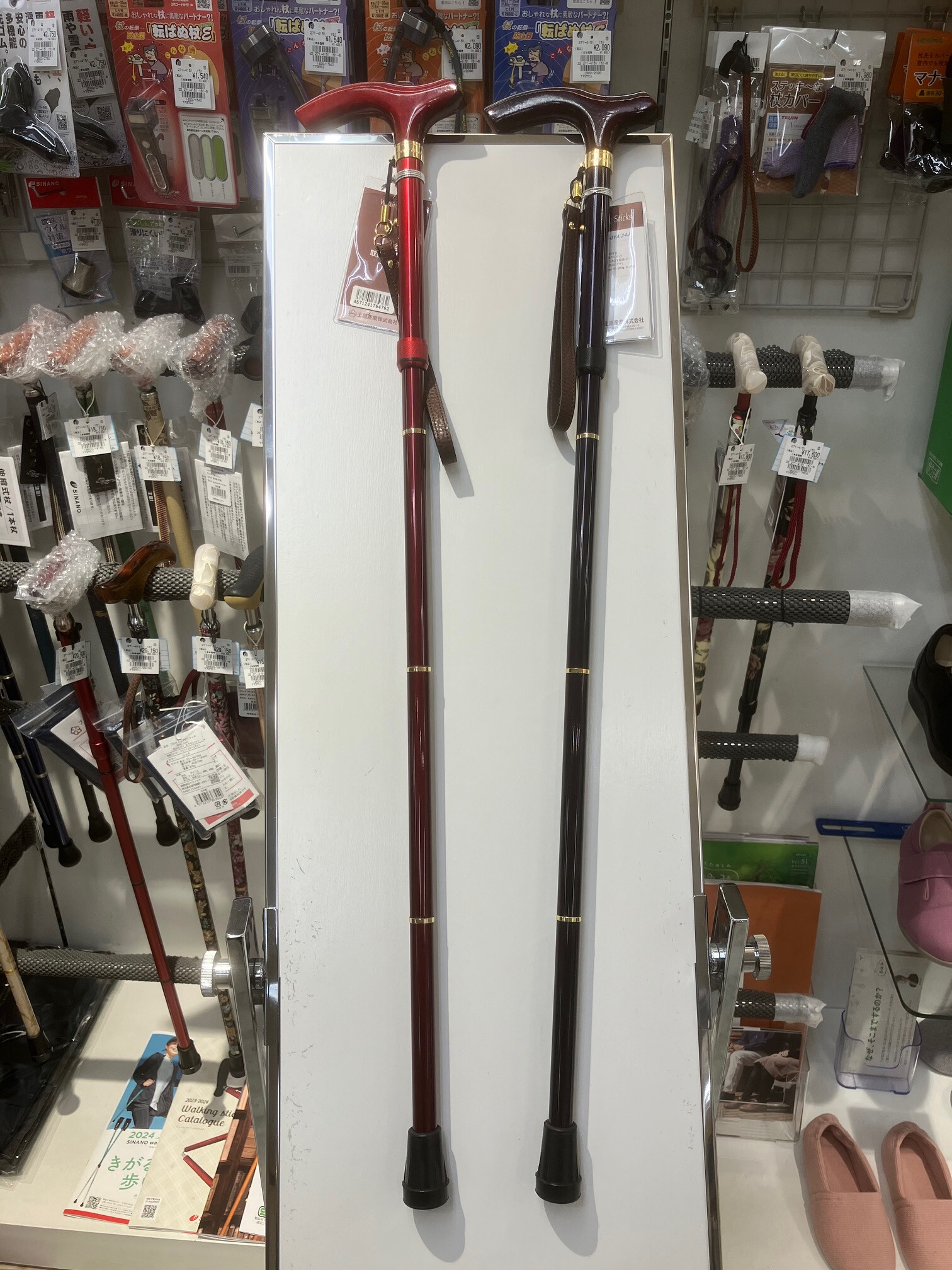 超軽量な折り畳みステッキ!!