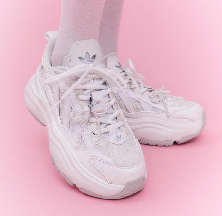 ADIDAS OZGAIA W 大人気カラーがリストック！！お早めのご検討を！