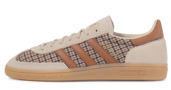 adidas HANDBALL SPEZIAL 今年大注目のチェック柄を足元に如何ですか?