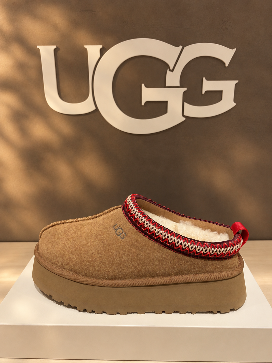 秋の足元を彩る、UGGの定番アイテム