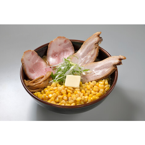 らーめん信玄・2種のちゃーしゅー食べ比べコーンたっぷりら～めん