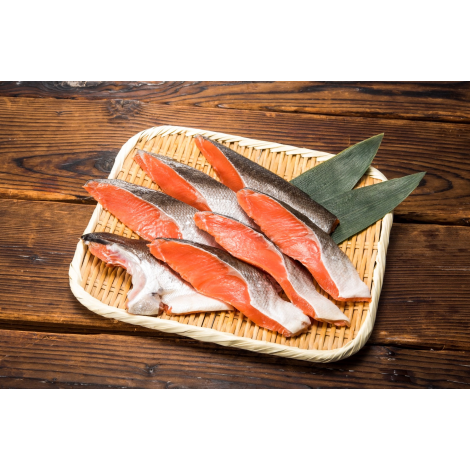 椎野商店・鮭半身6切～7切