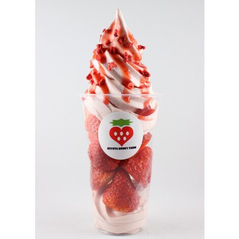 自然満喫倶楽部・生いちごパフェ