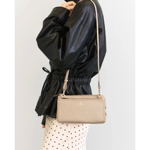 【PELLE BORSA】👜👛お財布ポシェットはロングセラーの人気アイテム♪