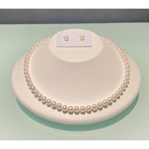 クリスマスシーズン、フォーマルネックレスのご案内🐚