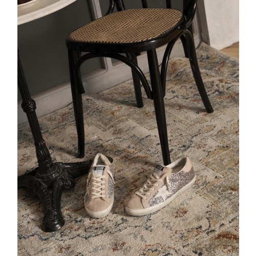 煌めきを放つWomen's スニーカー [GOLDEN GOOSE]