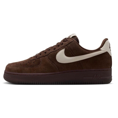 NIKE AIR FORCE 1 スウェードの重厚感がファッションのランクアップに貢献
