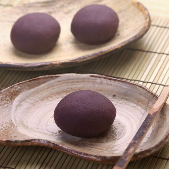 【叶 匠壽庵】邪気を払う小豆の赤…「土用餅」