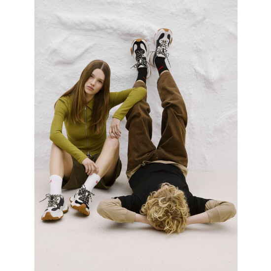 人気スニーカー【KARST2】