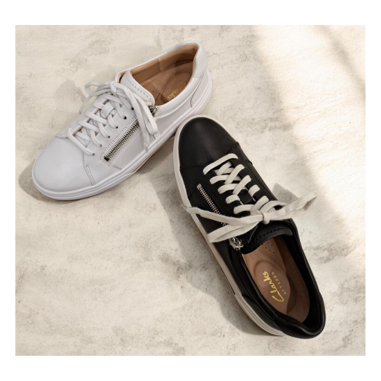 新作スニーカー☆クラークス