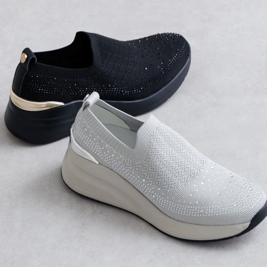 華やか軽やかニットスニーカー🌸