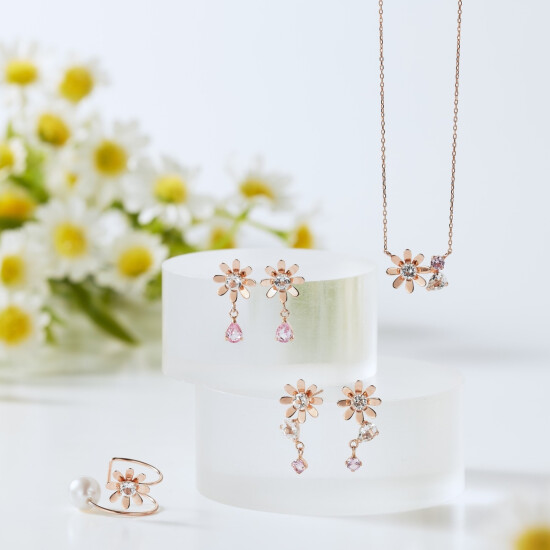 【Samantha Tiara】フラワーモチーフ🌼デイジージュエリー✨