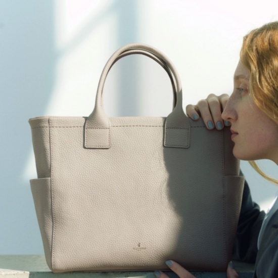 【PELLE BORSA】👜👛　new！柔らかな牛革素材の上品なトートバッグ