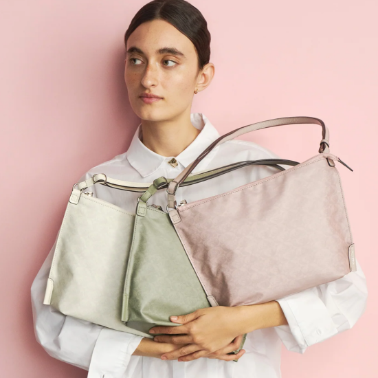 【PELLE BORSA】👜👛春色でGO！GO！🌸軽量バッグの新シリーズ『トリア』登場！