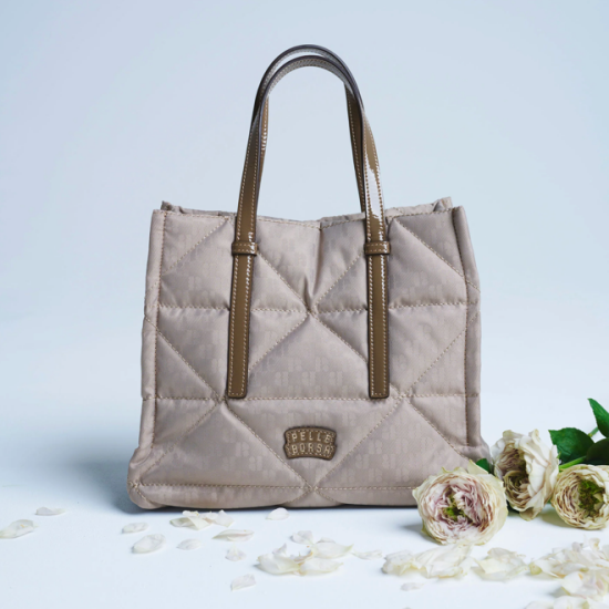 【PELLE BORSA】👜👛NEW！販売店舗限定品のキルティングトートバッグ