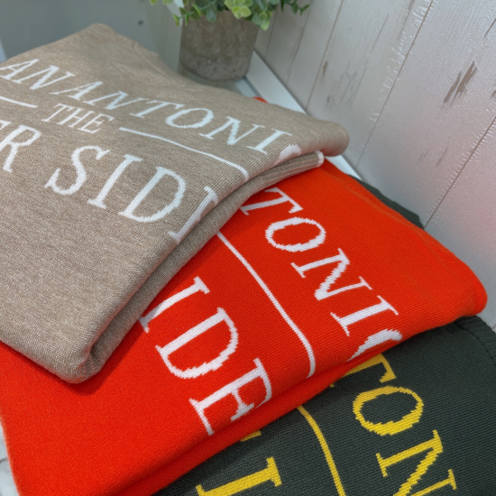 後ろ姿が可愛い🫣ニットが入荷しました🌷✨