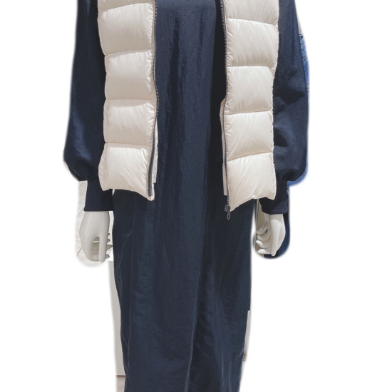 持ってて安心のダウンベスト✨