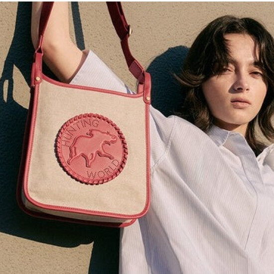 初夏のお出かけに映えるバッグ