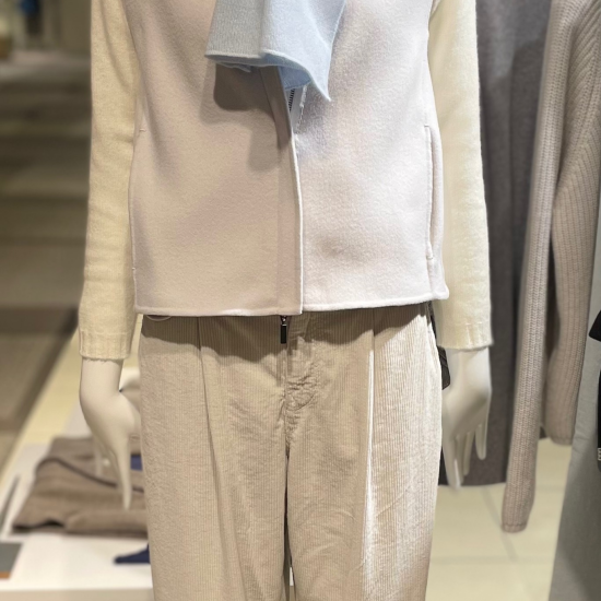色んな白のワントーンコーデ