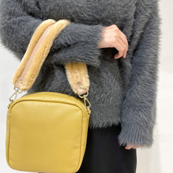 コロンとしたシルエットが可愛い"BOX SHOULDER BAG"