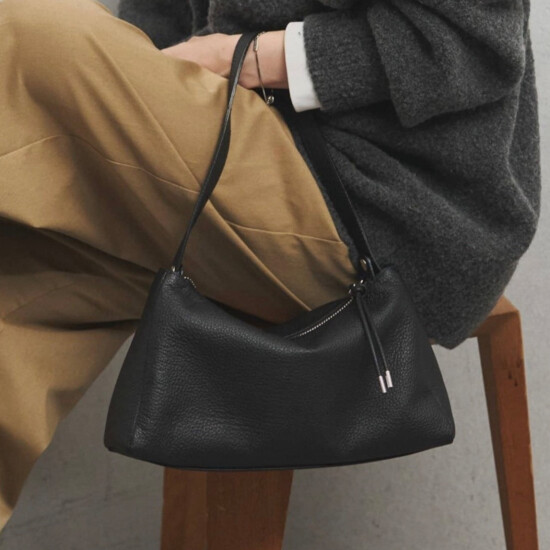 【ラシット】日常に寄り添い、装いをを引き立てる話題のショルダーバッグ