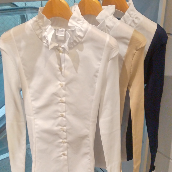 一枚でも、インナーでも、映えるシャツ✨