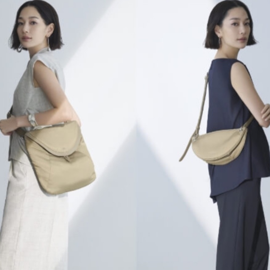 大人の装いにマッチする “MANACO”のナイロンバッグ
