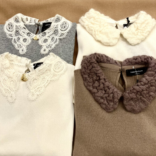 襟に注目👀ニット