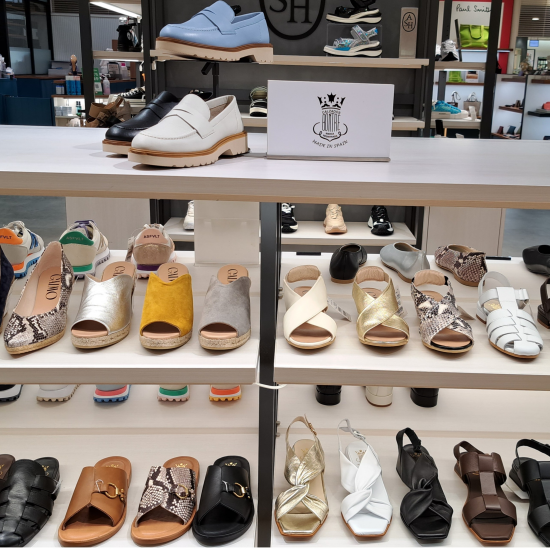 ♥️母の日にサンダル👡　いかがですか？　新作入荷です♥️