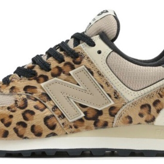 NEW BALANCE W574 PN トレンドのブラウンカラーとの相性抜群な一足
