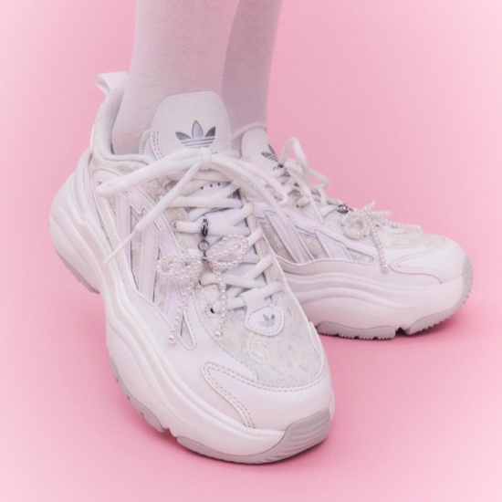 ADIDAS OZGAIA W 大人気カラーがリストック！！お早めのご検討を！